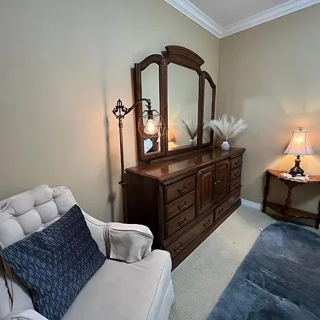 Terra Nova - Private Property Richmond Room photo